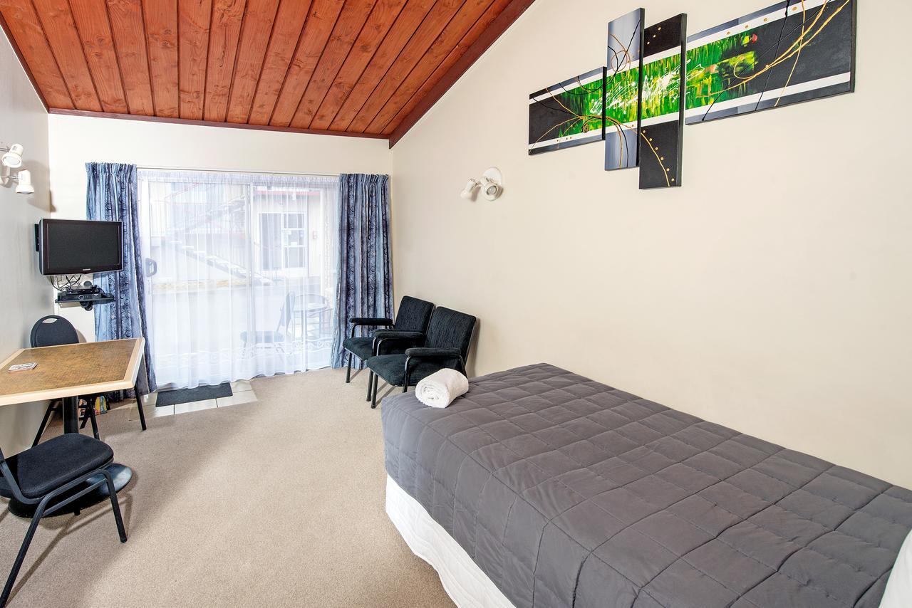 Tourist Court Motel Whakatane Exterior photo