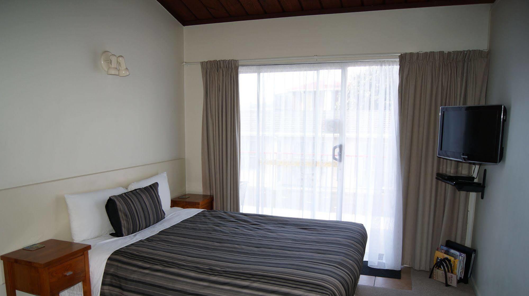 Tourist Court Motel Whakatane Exterior photo