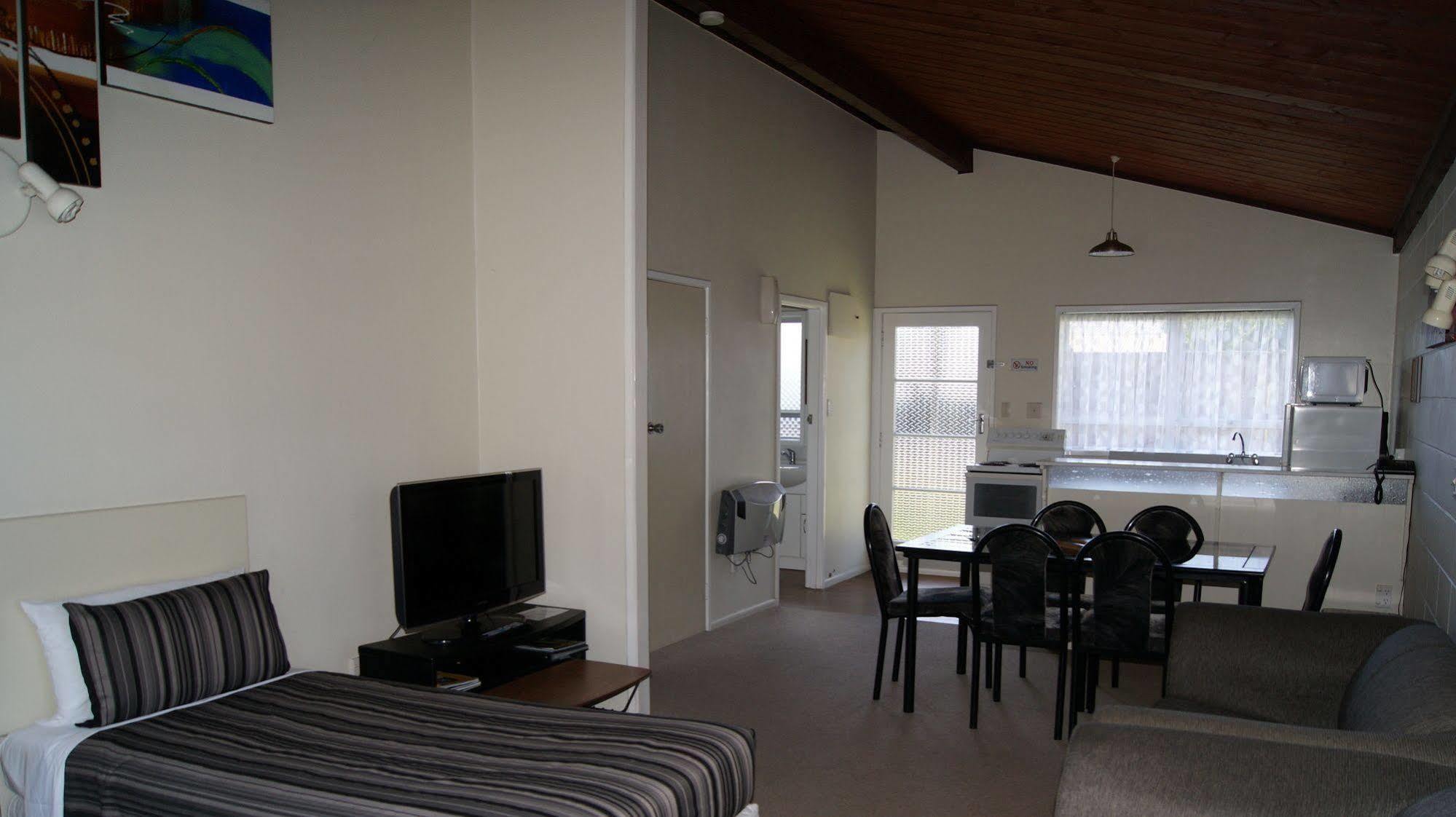 Tourist Court Motel Whakatane Exterior photo