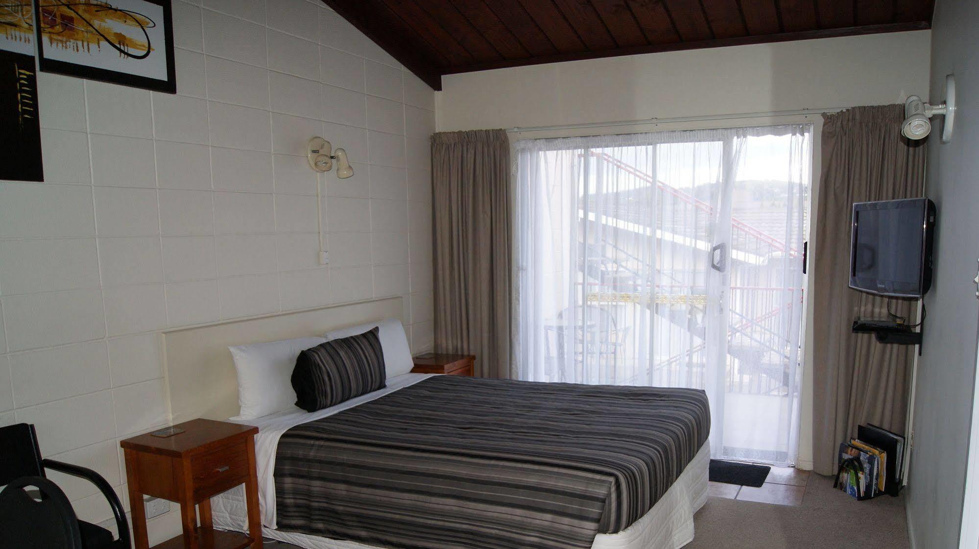 Tourist Court Motel Whakatane Exterior photo