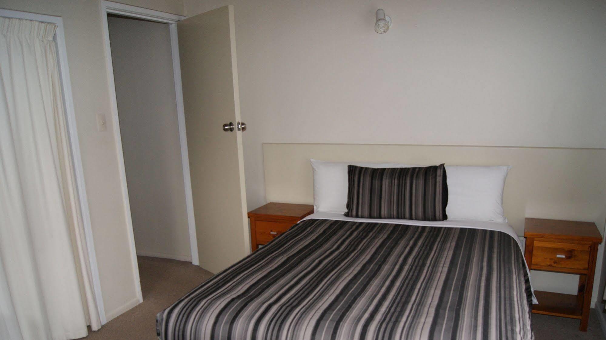 Tourist Court Motel Whakatane Exterior photo